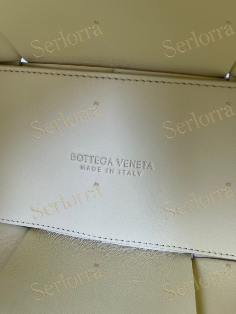 BOTTEGA VENETA SMALL ARCO TOTE