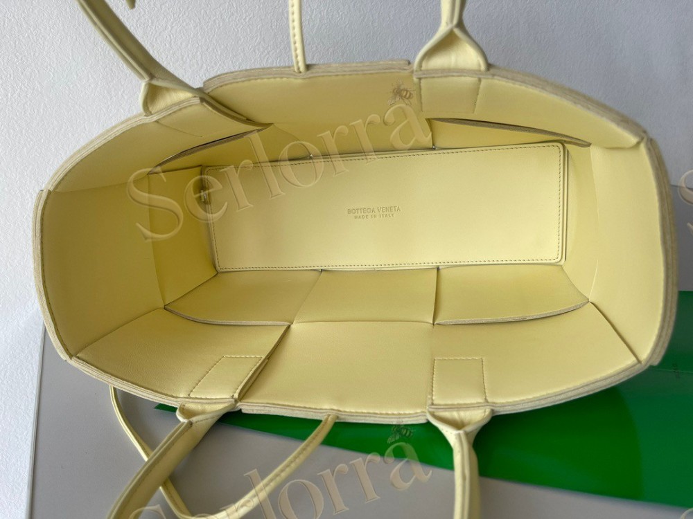 BOTTEGA VENETA SMALL ARCO TOTE