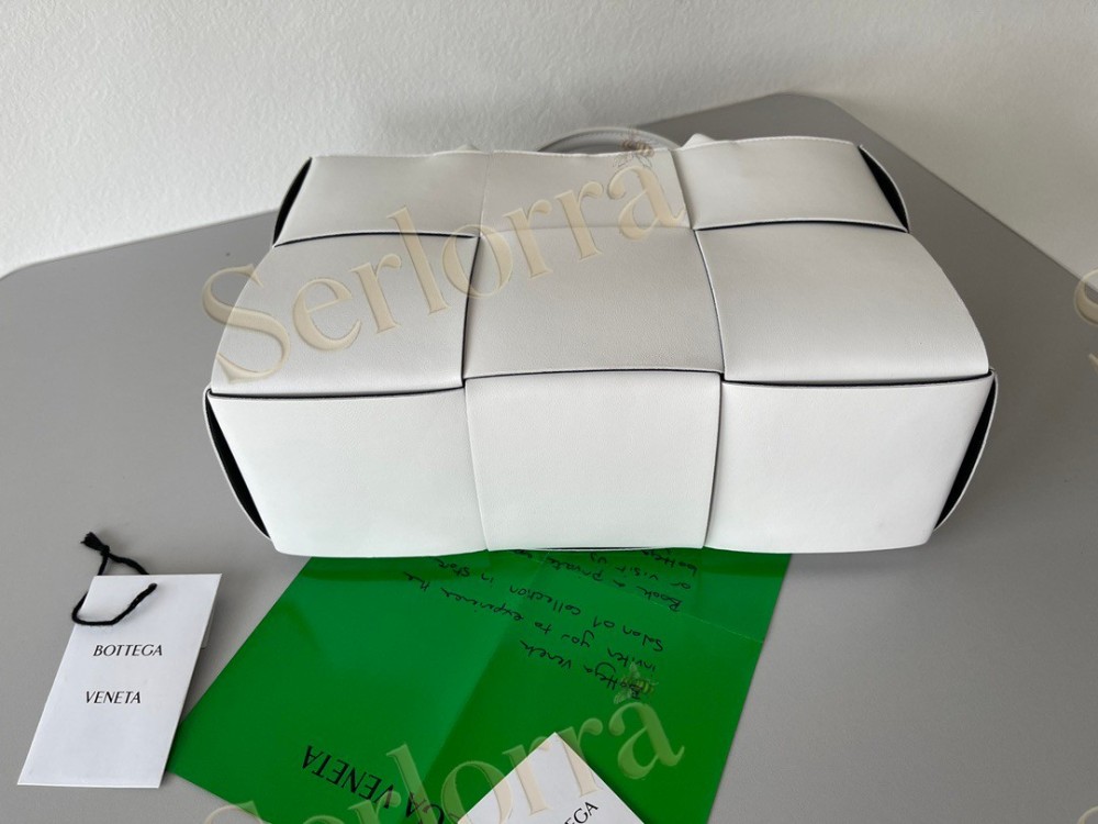 BOTTEGA VENETA SMALL ARCO TOTE