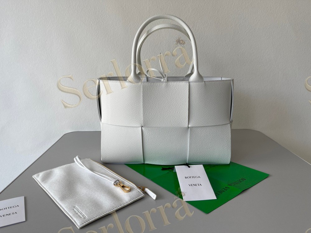 BOTTEGA VENETA SMALL ARCO TOTE