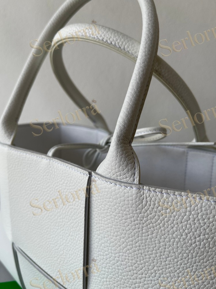 BOTTEGA VENETA SMALL ARCO TOTE
