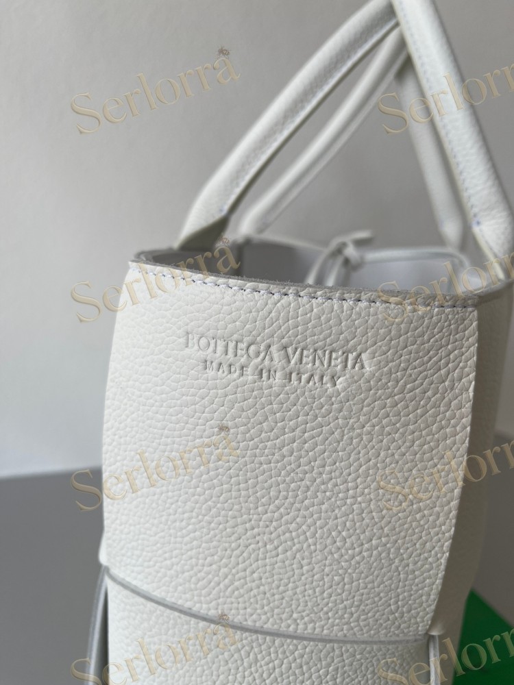 BOTTEGA VENETA SMALL ARCO TOTE