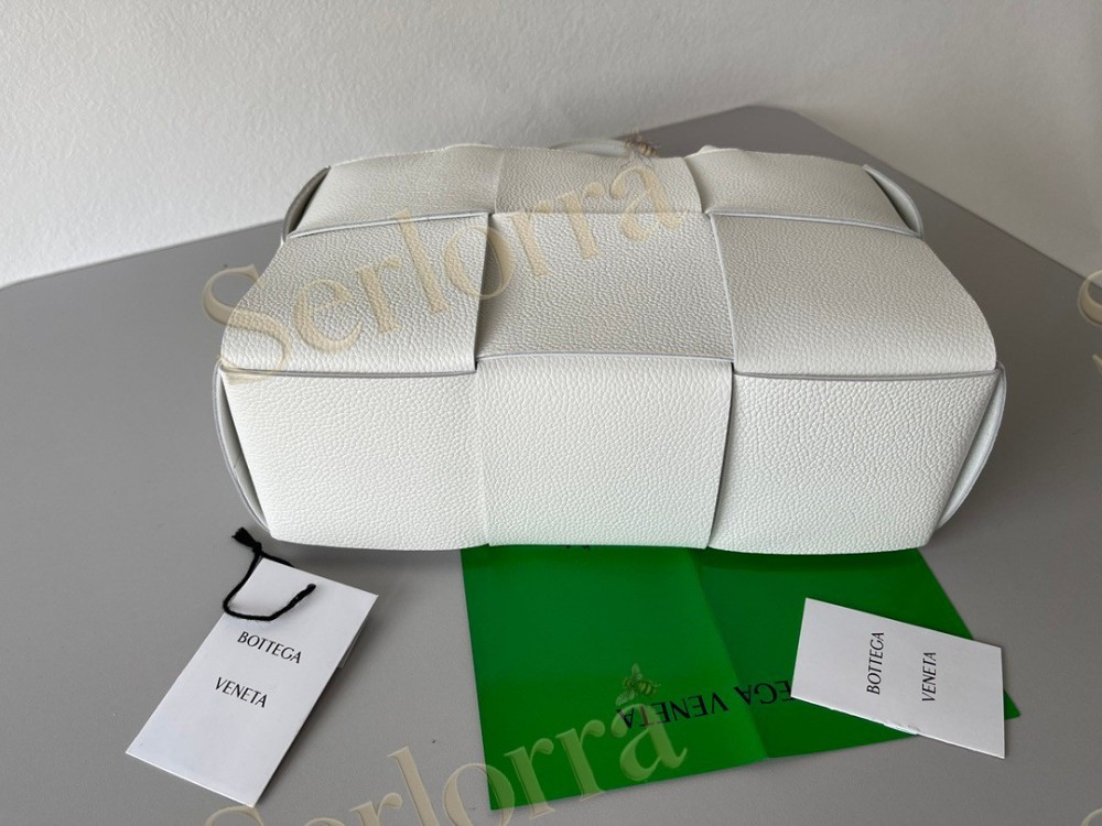 BOTTEGA VENETA SMALL ARCO TOTE