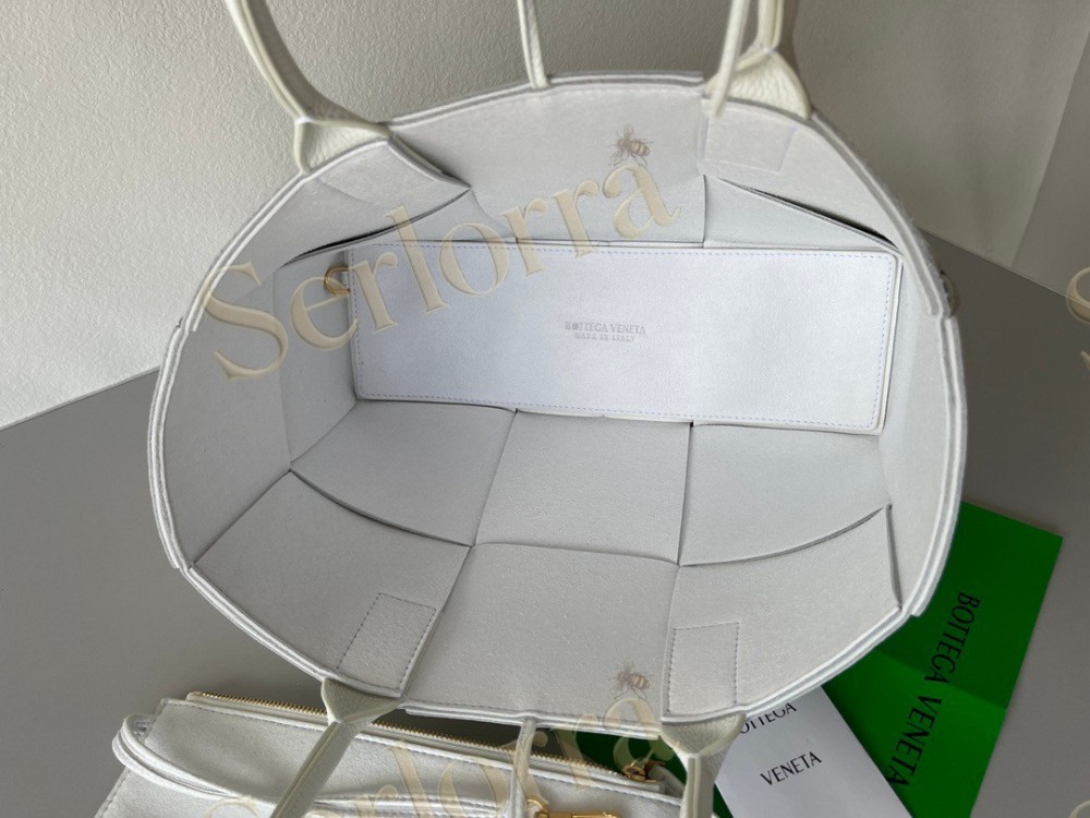 BOTTEGA VENETA SMALL ARCO TOTE