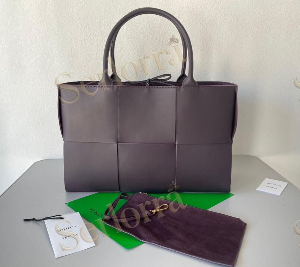 BOTTEGA VENETA ARCO TOTE