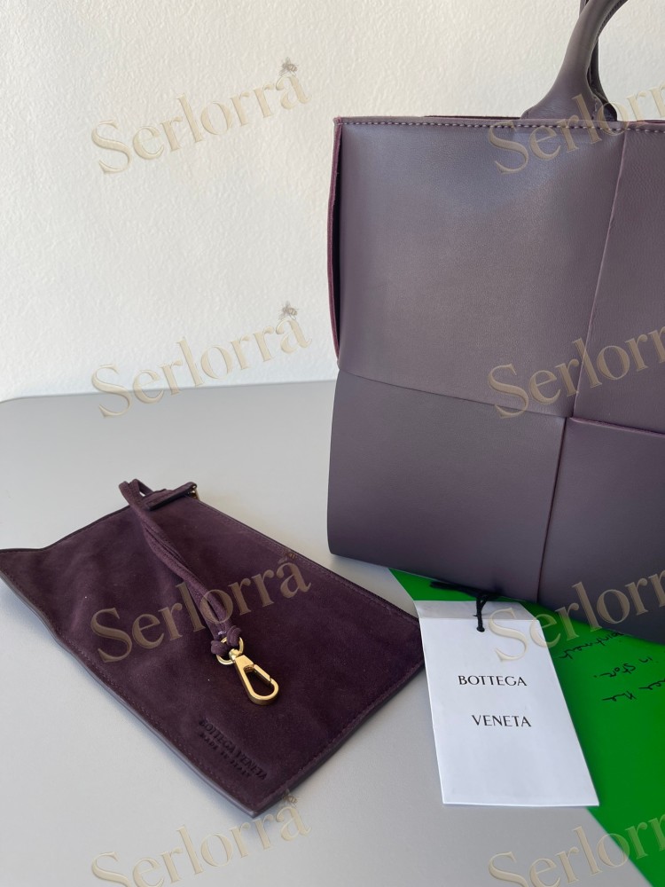 BOTTEGA VENETA ARCO TOTE