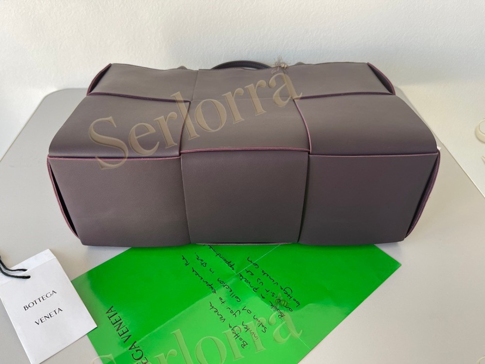 BOTTEGA VENETA ARCO TOTE