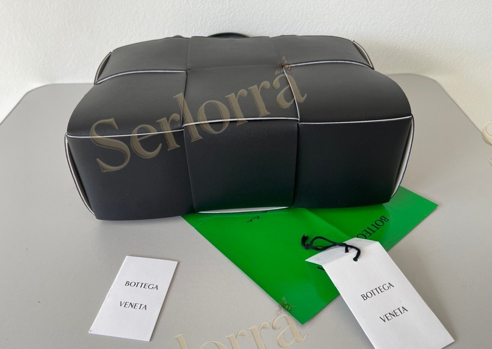 BOTTEGA VENETA ARCO TOTE