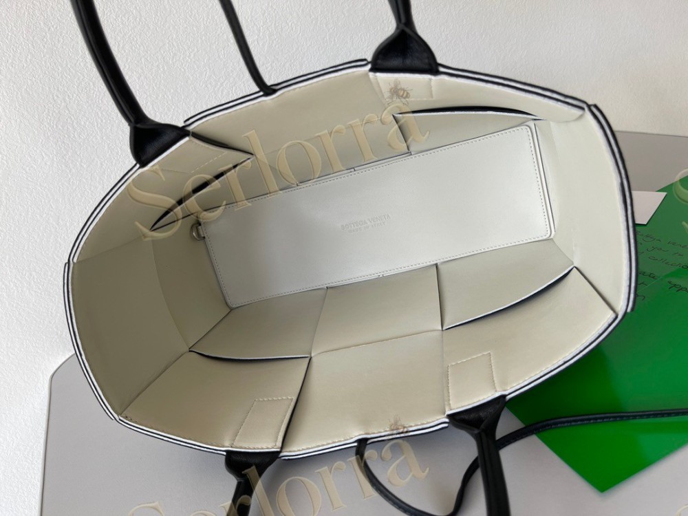 BOTTEGA VENETA ARCO TOTE