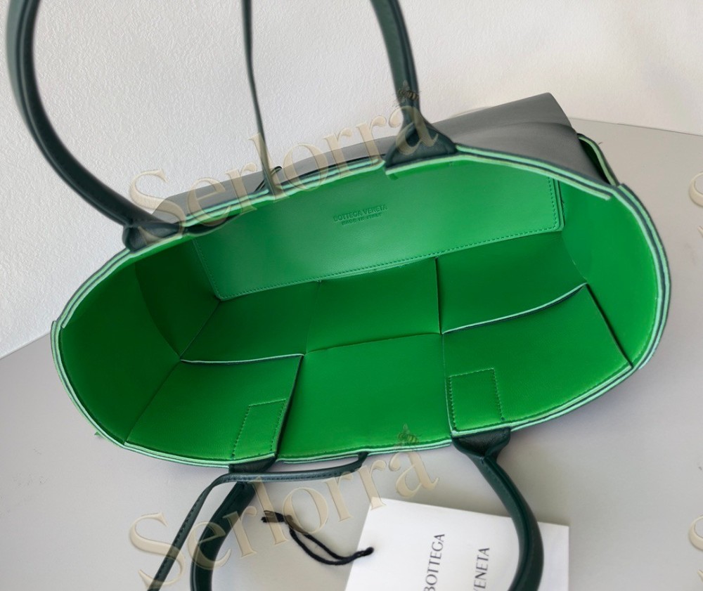 BOTTEGA VENETA ARCO TOTE