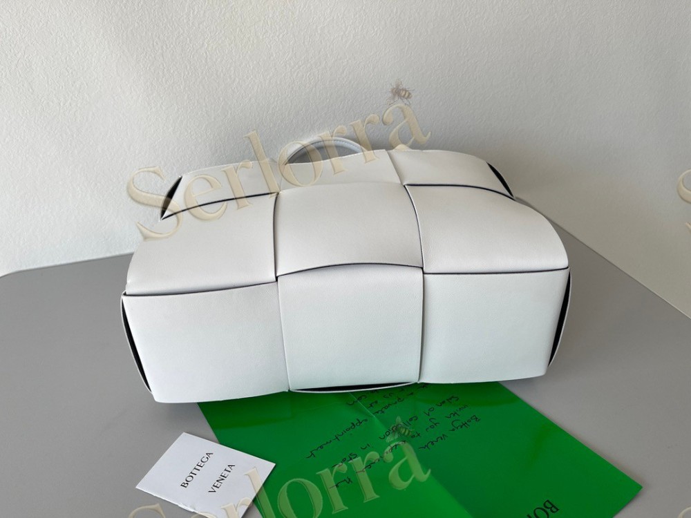 BOTTEGA VENETA ARCO TOTE