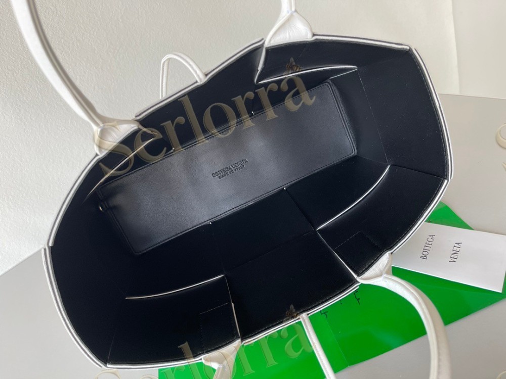 BOTTEGA VENETA ARCO TOTE