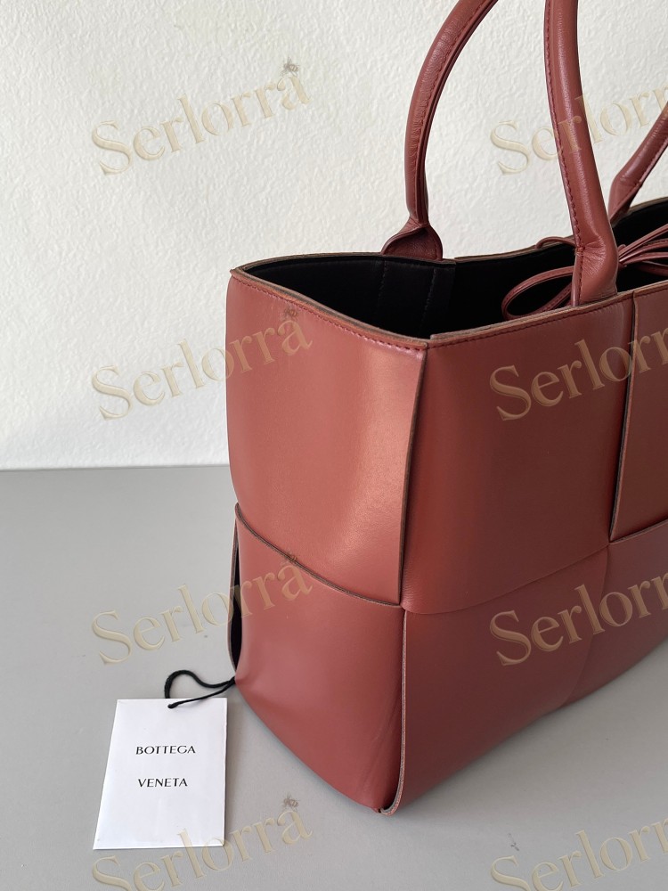 BOTTEGA VENETA ARCO TOTE