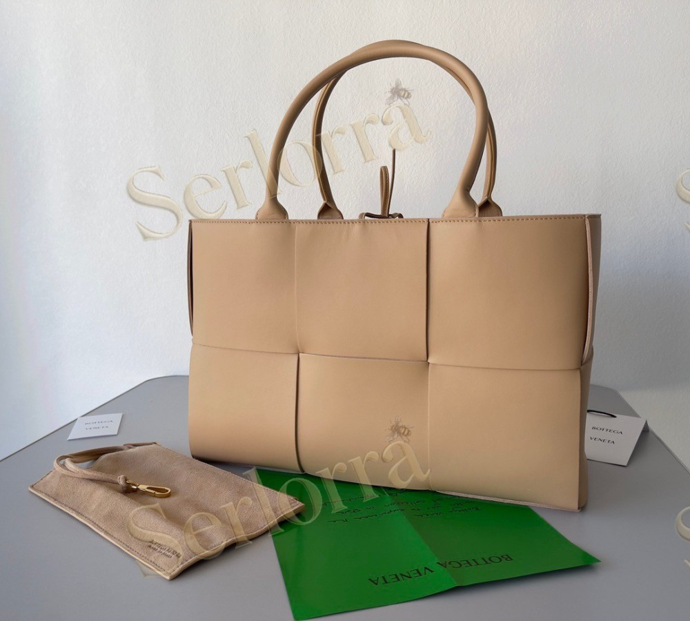 BOTTEGA VENETA ARCO TOTE