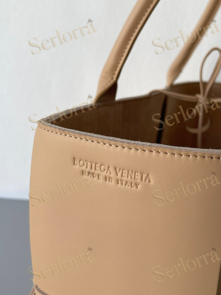 BOTTEGA VENETA ARCO TOTE
