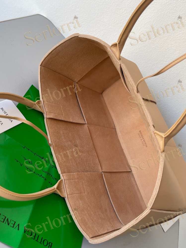 BOTTEGA VENETA ARCO TOTE