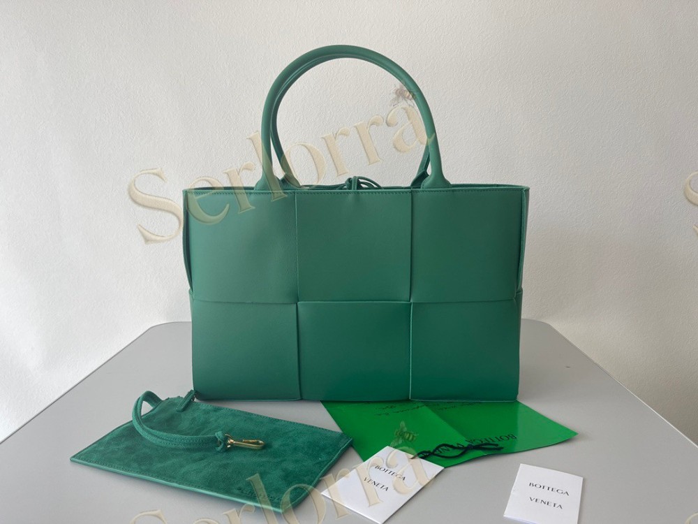 BOTTEGA VENETA ARCO TOTE