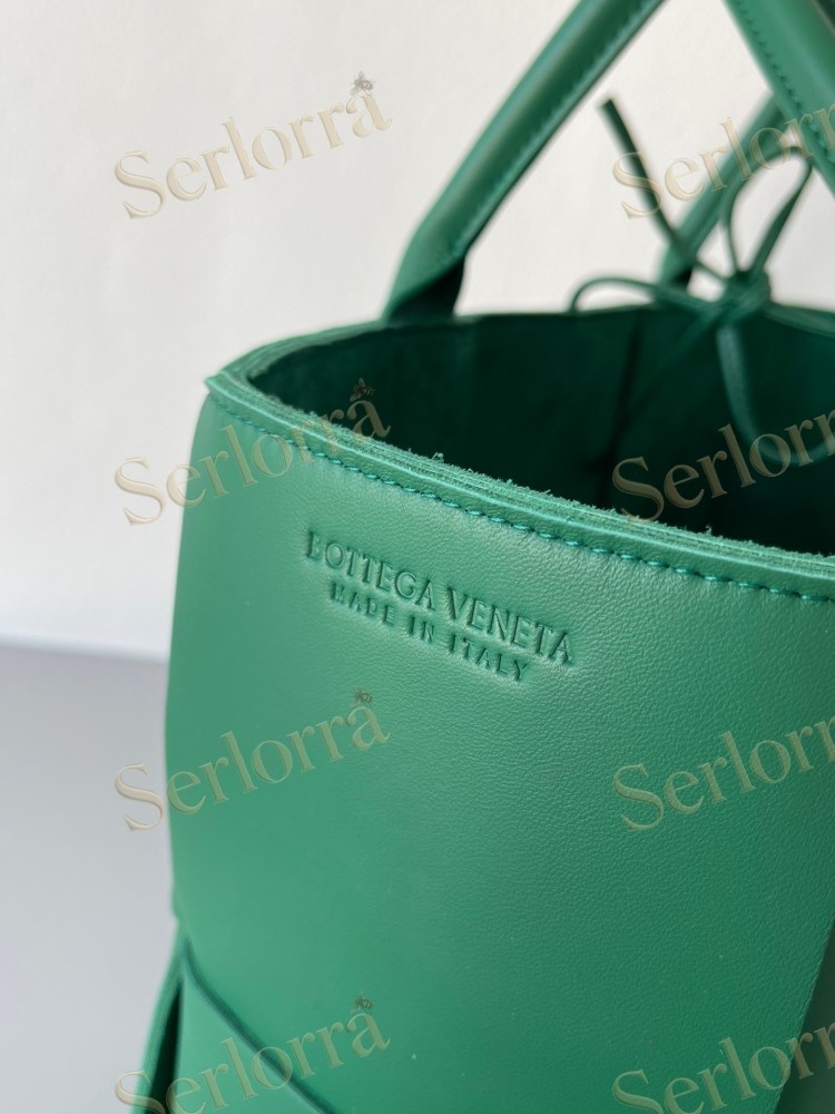 BOTTEGA VENETA ARCO TOTE