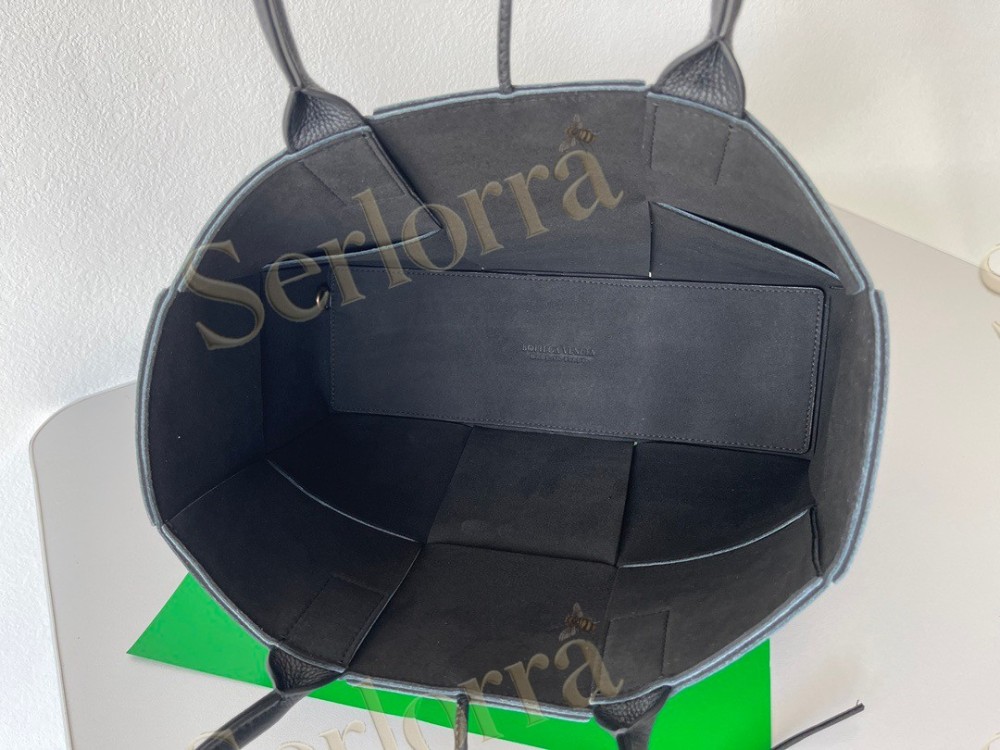 BOTTEGA VENETA ARCO TOTE