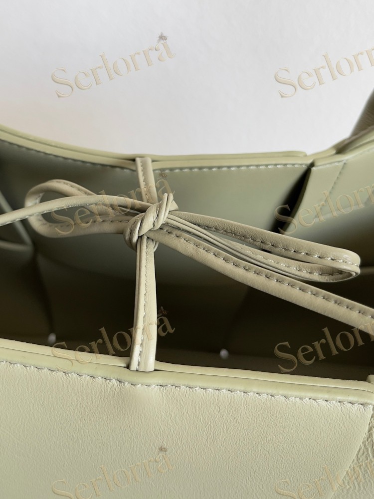 BOTTEGA VENETA ARCO TOTE
