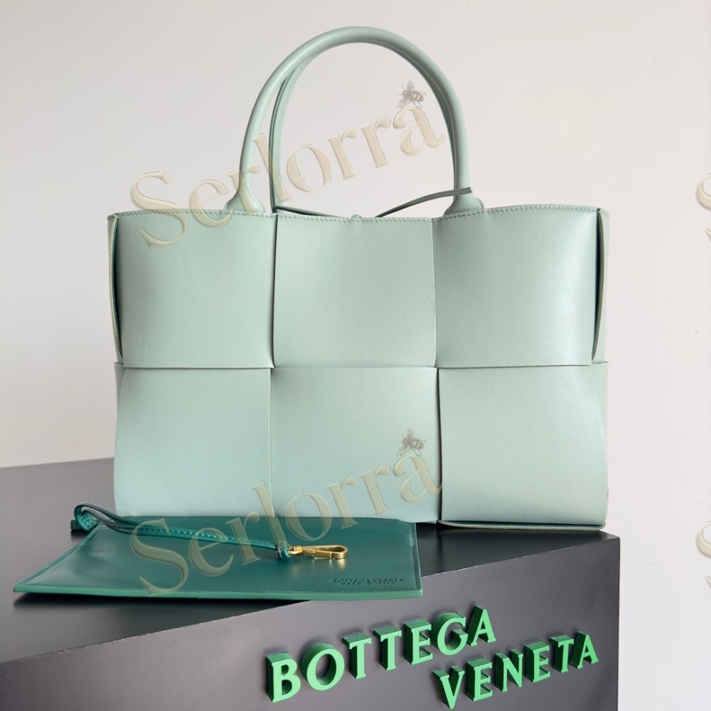 BOTTEGA VENETA ARCO TOTE