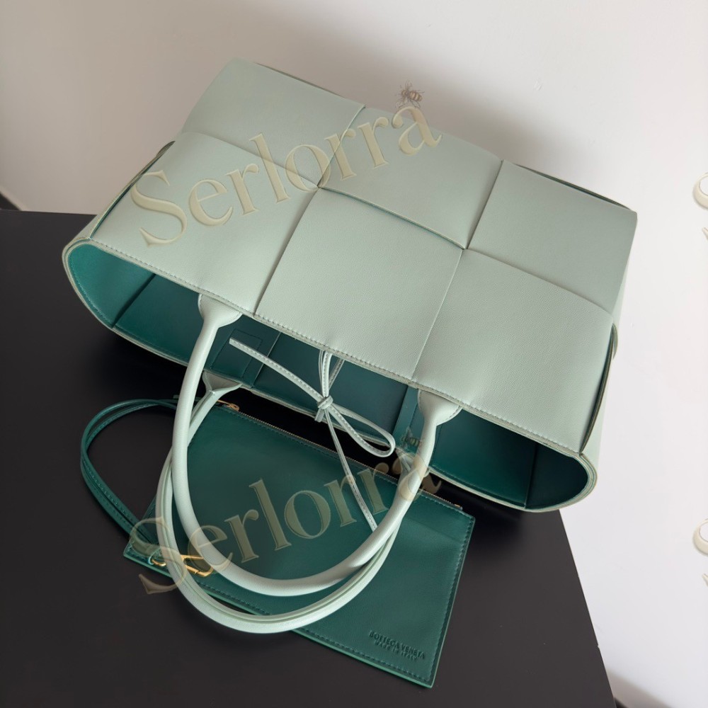 BOTTEGA VENETA ARCO TOTE