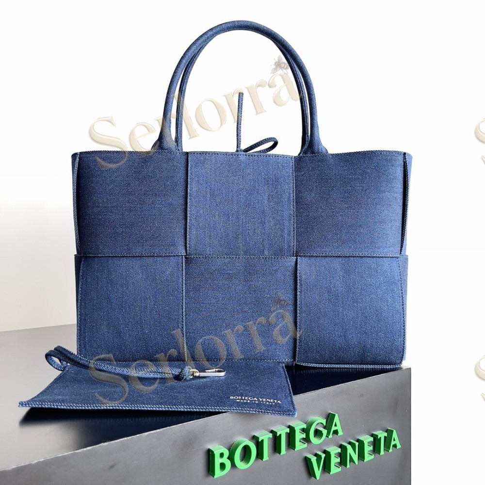 BOTTEGA VENETA ARCO TOTE