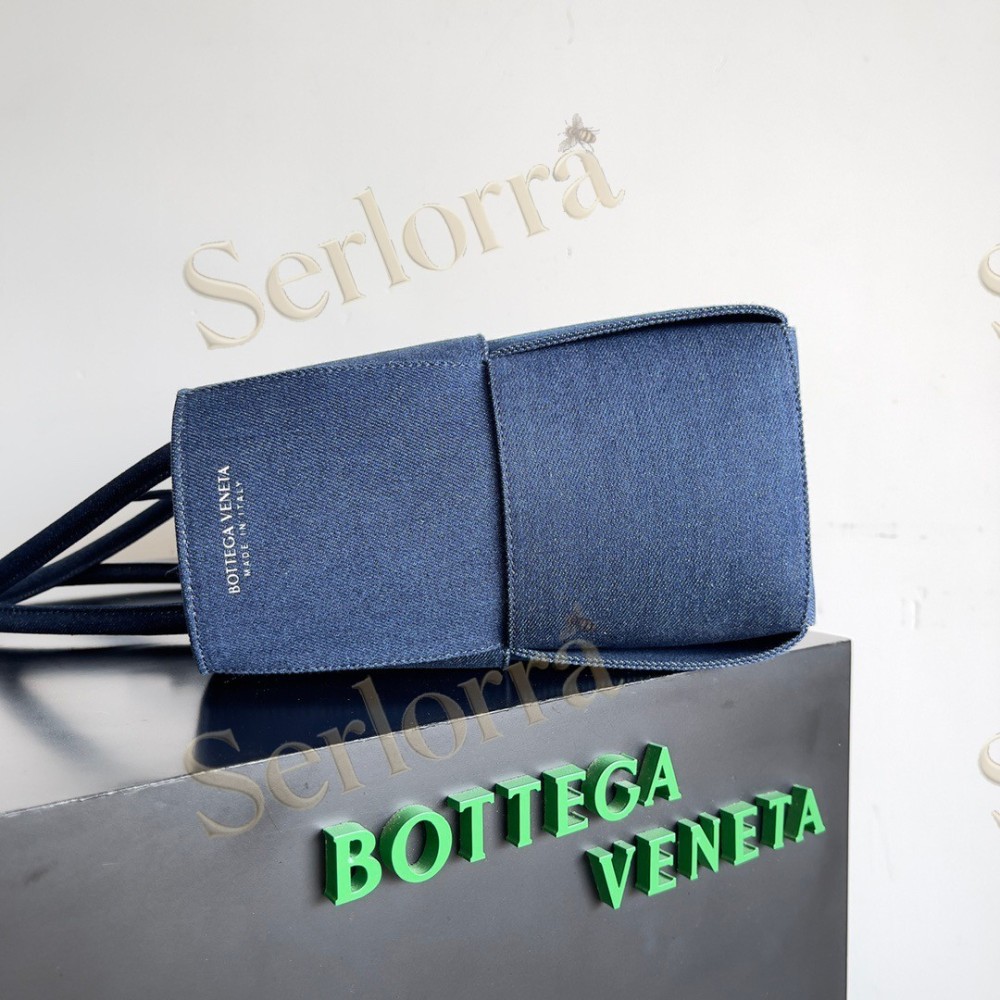 BOTTEGA VENETA ARCO TOTE