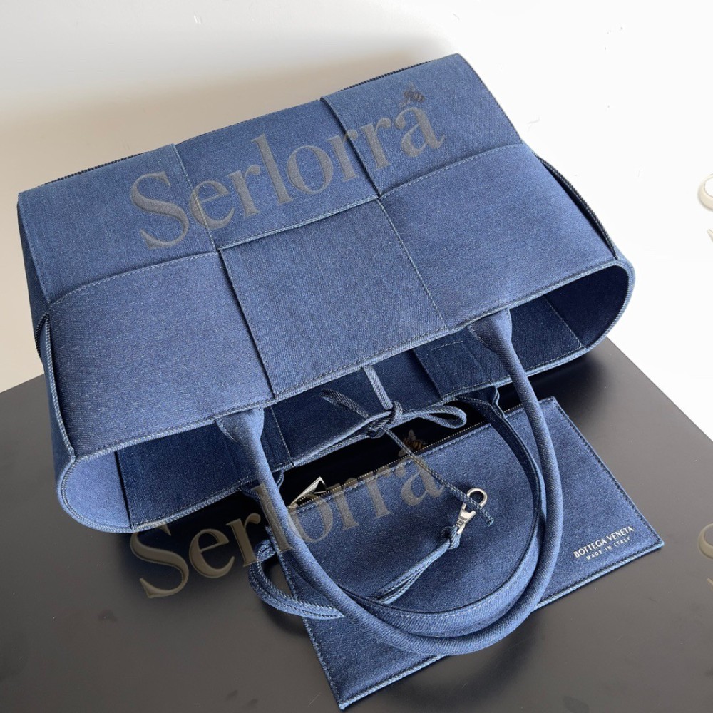 BOTTEGA VENETA ARCO TOTE