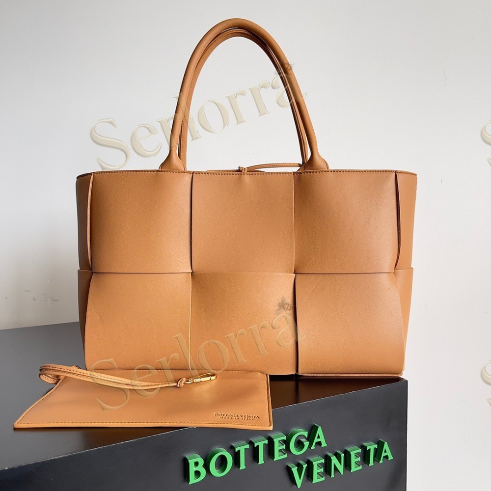 BOTTEGA VENETA ARCO TOTE