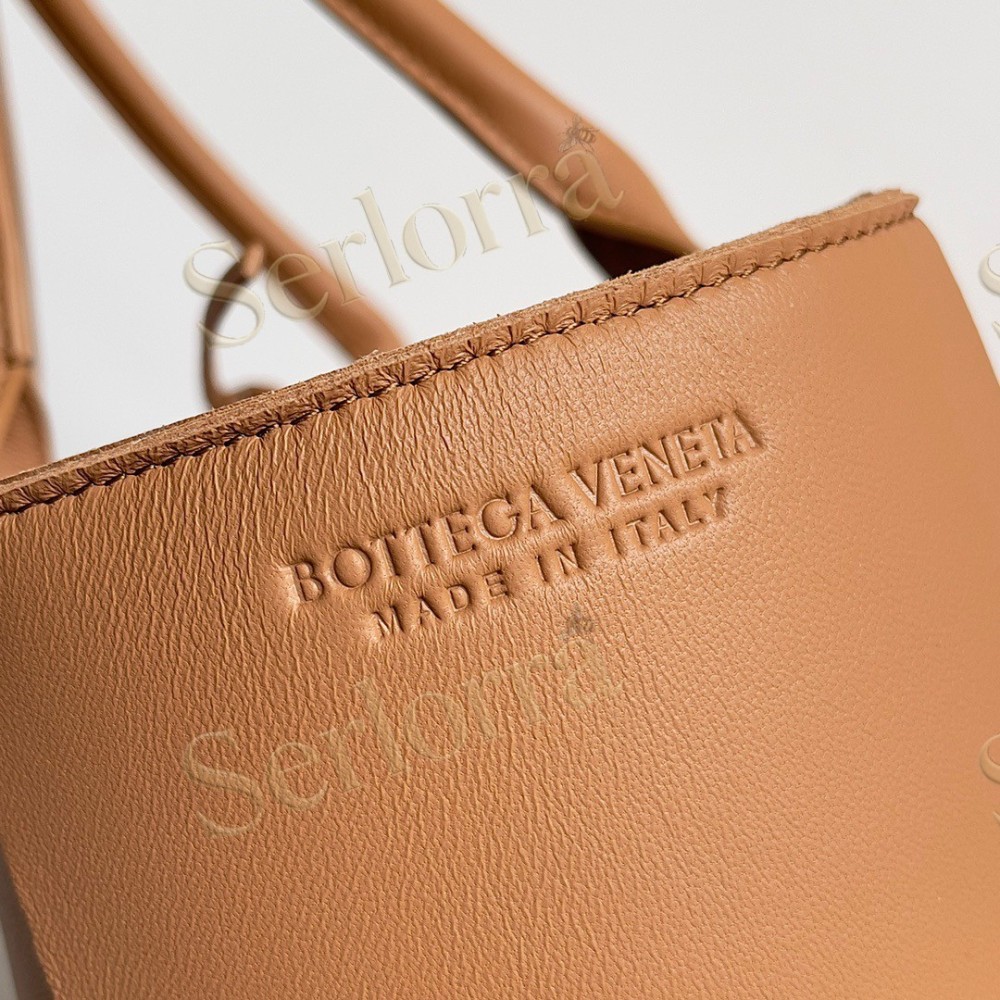 BOTTEGA VENETA ARCO TOTE