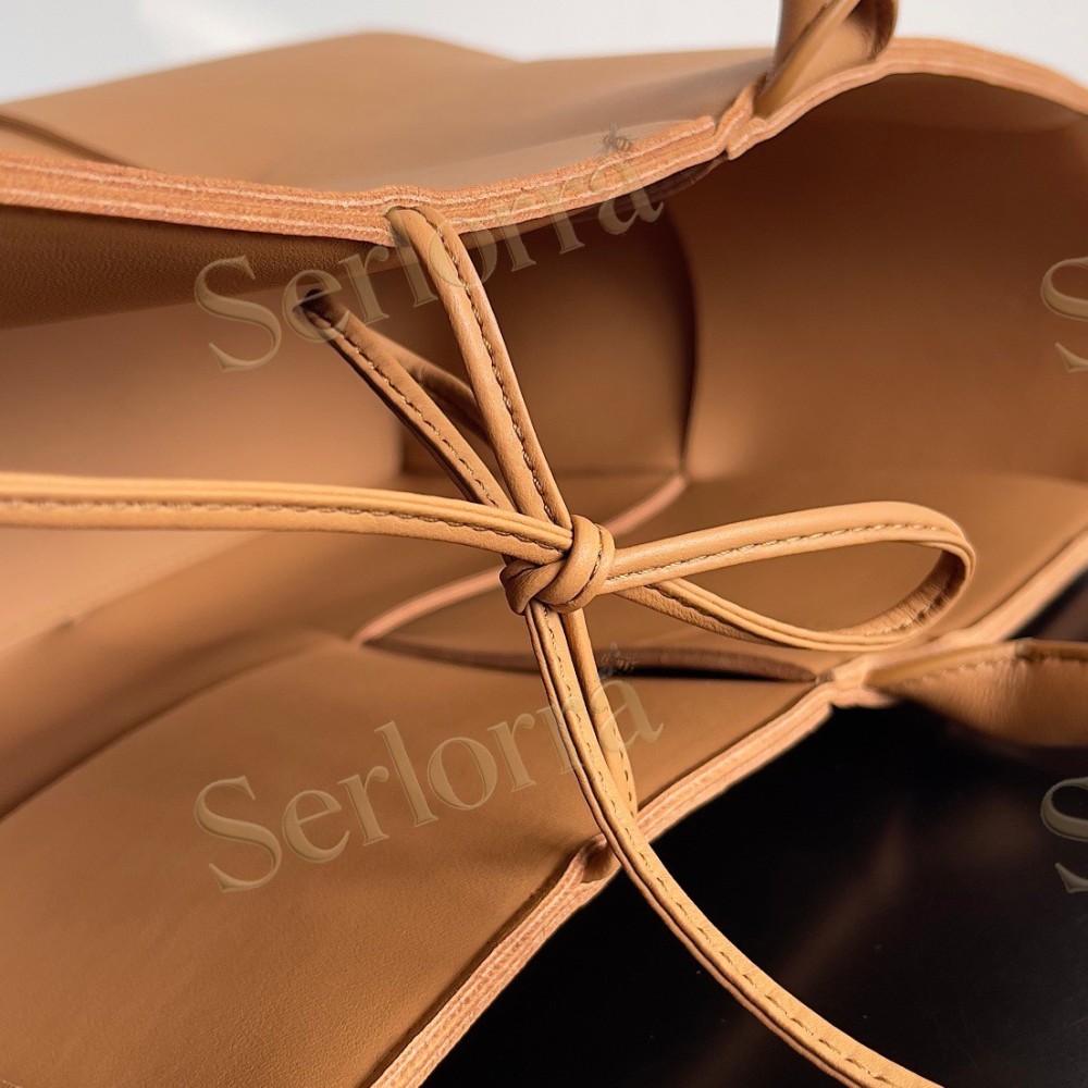 BOTTEGA VENETA ARCO TOTE