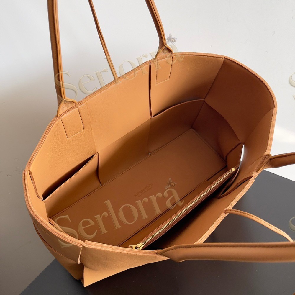 BOTTEGA VENETA ARCO TOTE