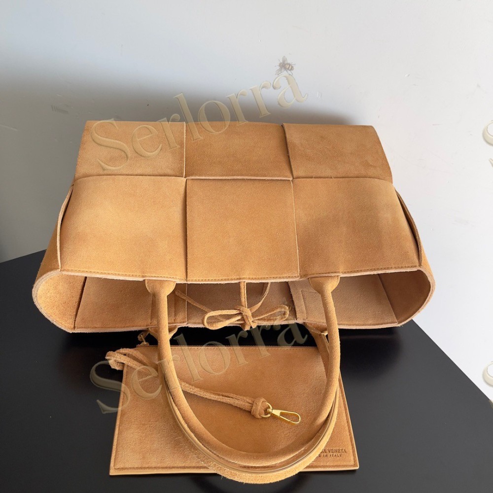 BOTTEGA VENETA ARCO TOTE