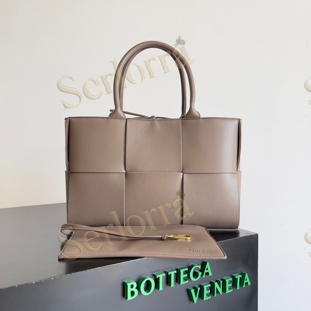 BOTTEGA VENETA ARCO TOTE