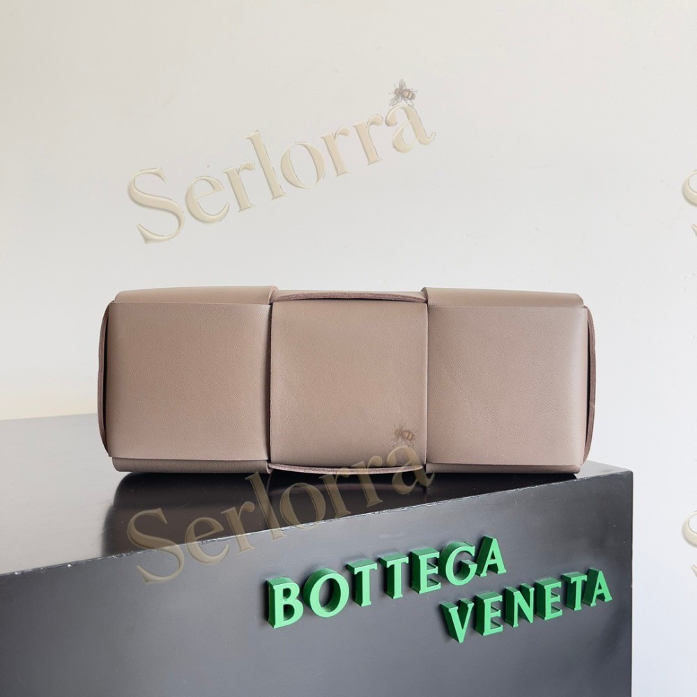 BOTTEGA VENETA ARCO TOTE