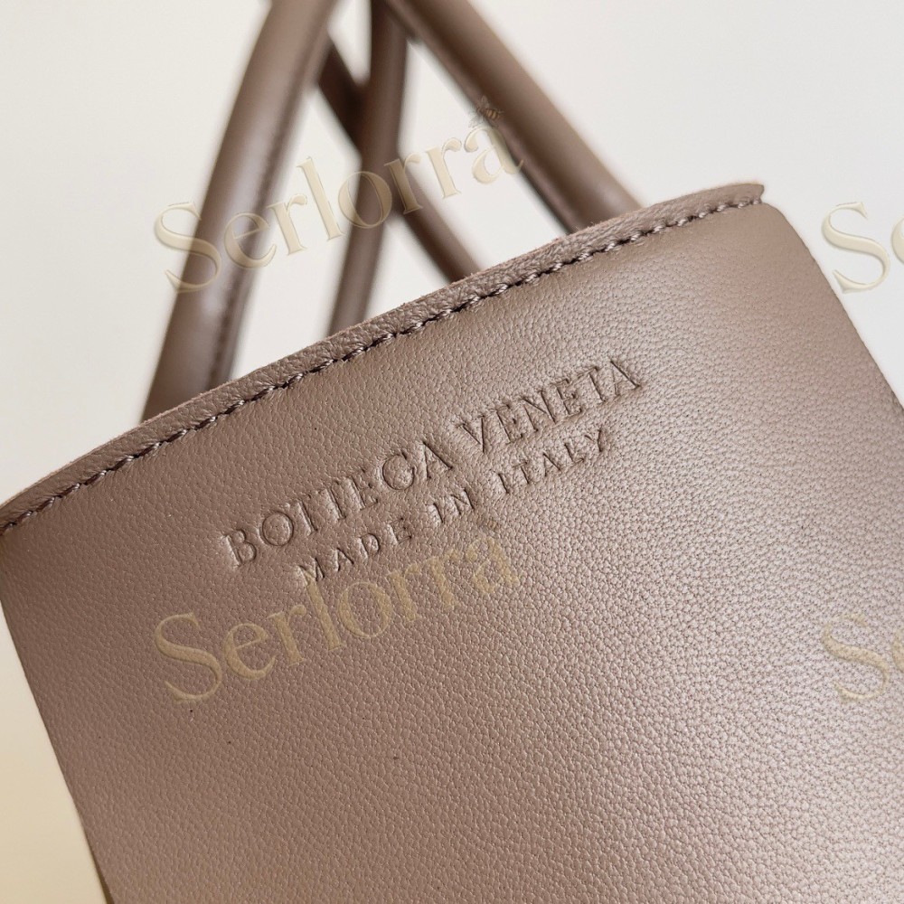 BOTTEGA VENETA ARCO TOTE
