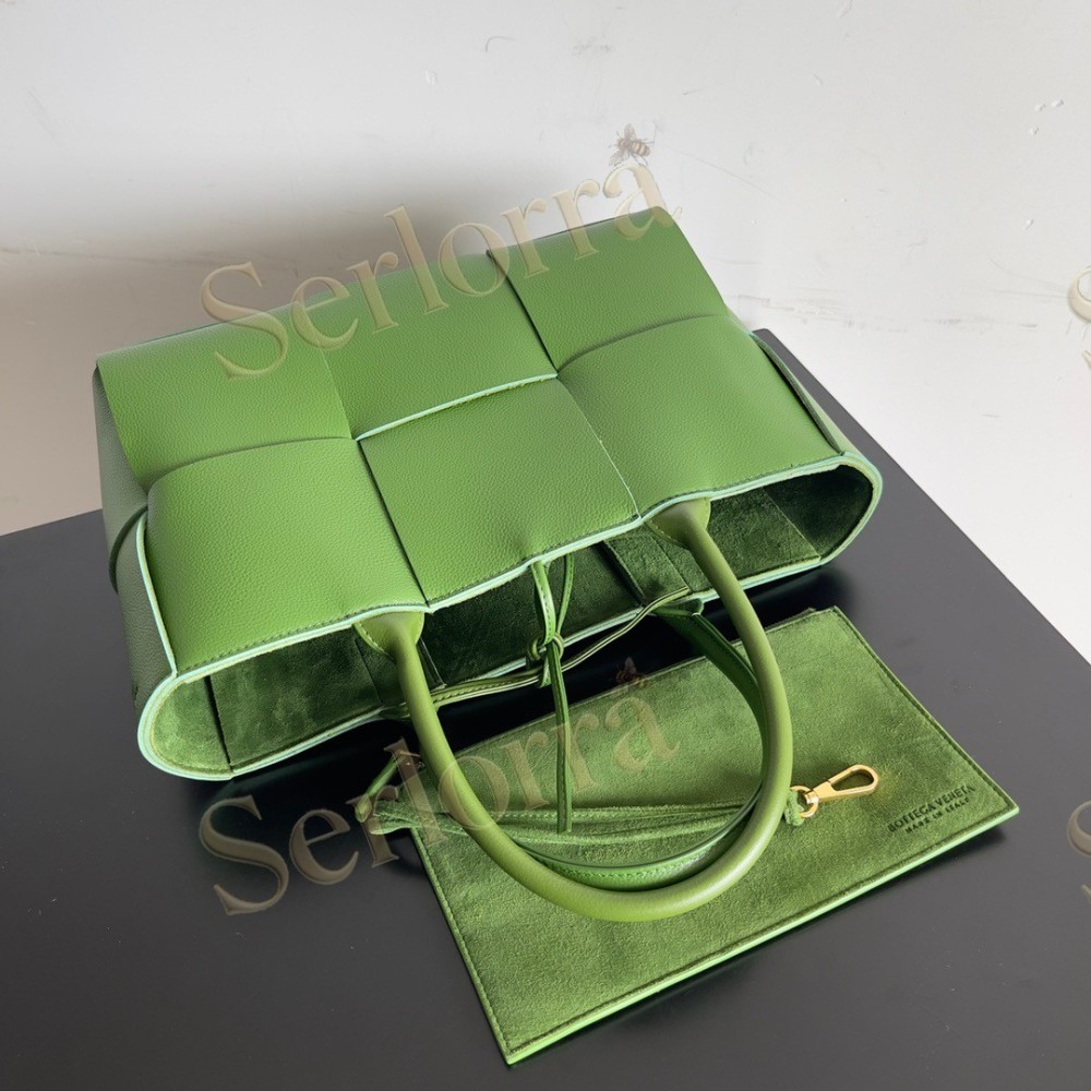 BOTTEGA VENETA ARCO TOTE