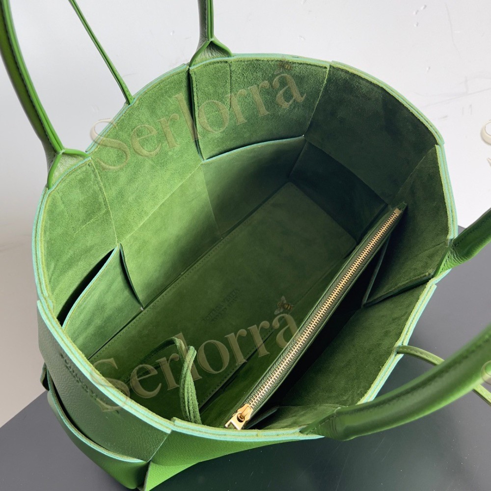 BOTTEGA VENETA ARCO TOTE