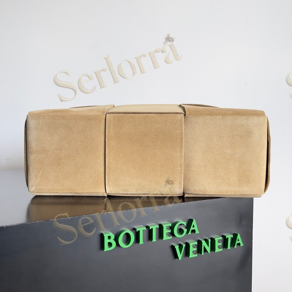 BOTTEGA VENETA ARCO TOTE