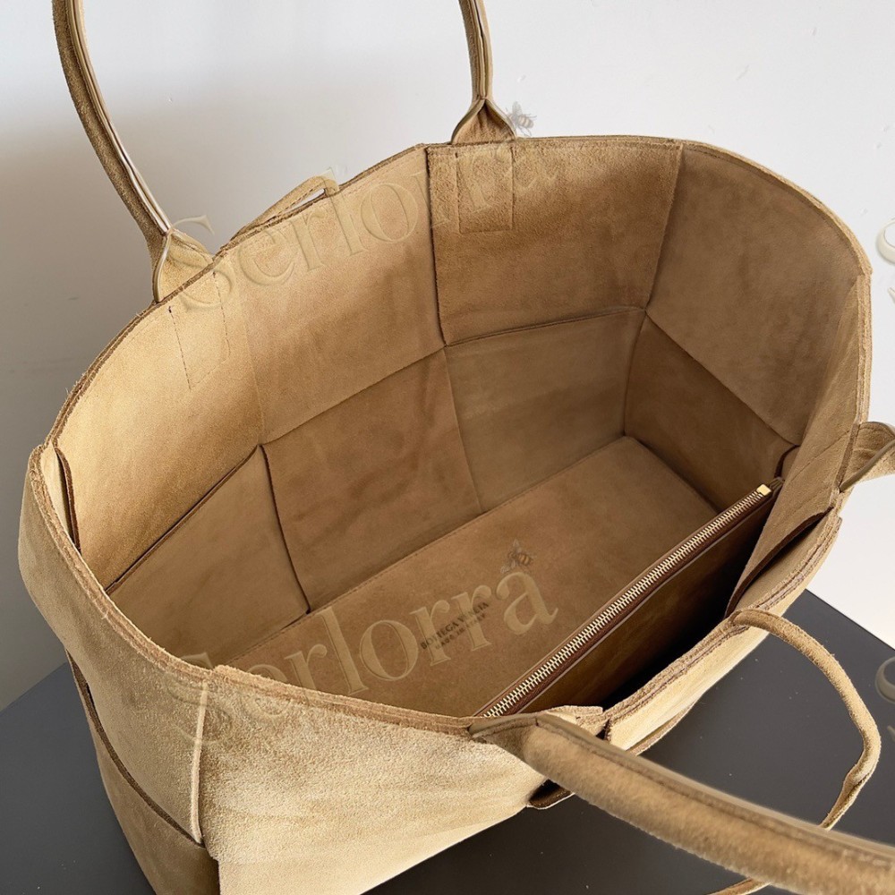 BOTTEGA VENETA ARCO TOTE
