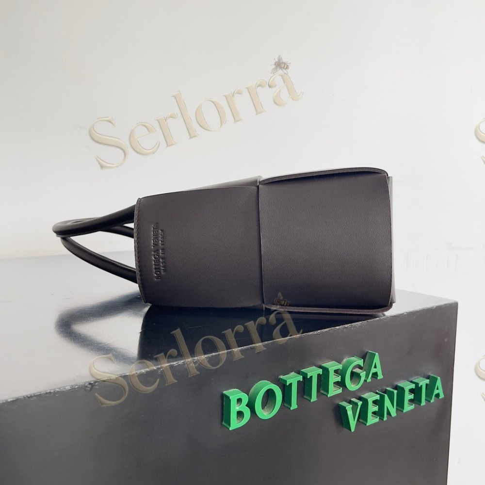 BOTTEGA VENETA ARCO TOTE