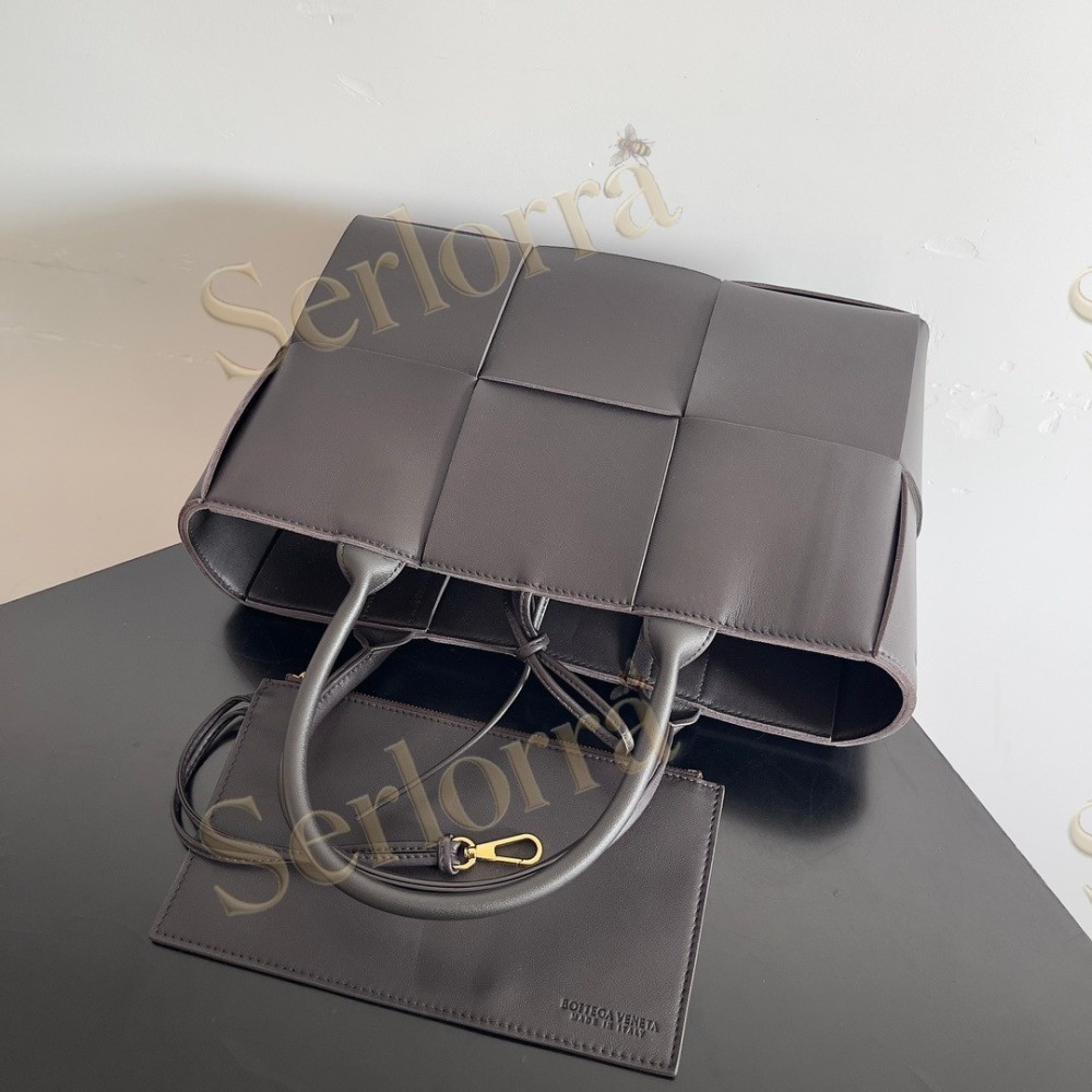 BOTTEGA VENETA ARCO TOTE