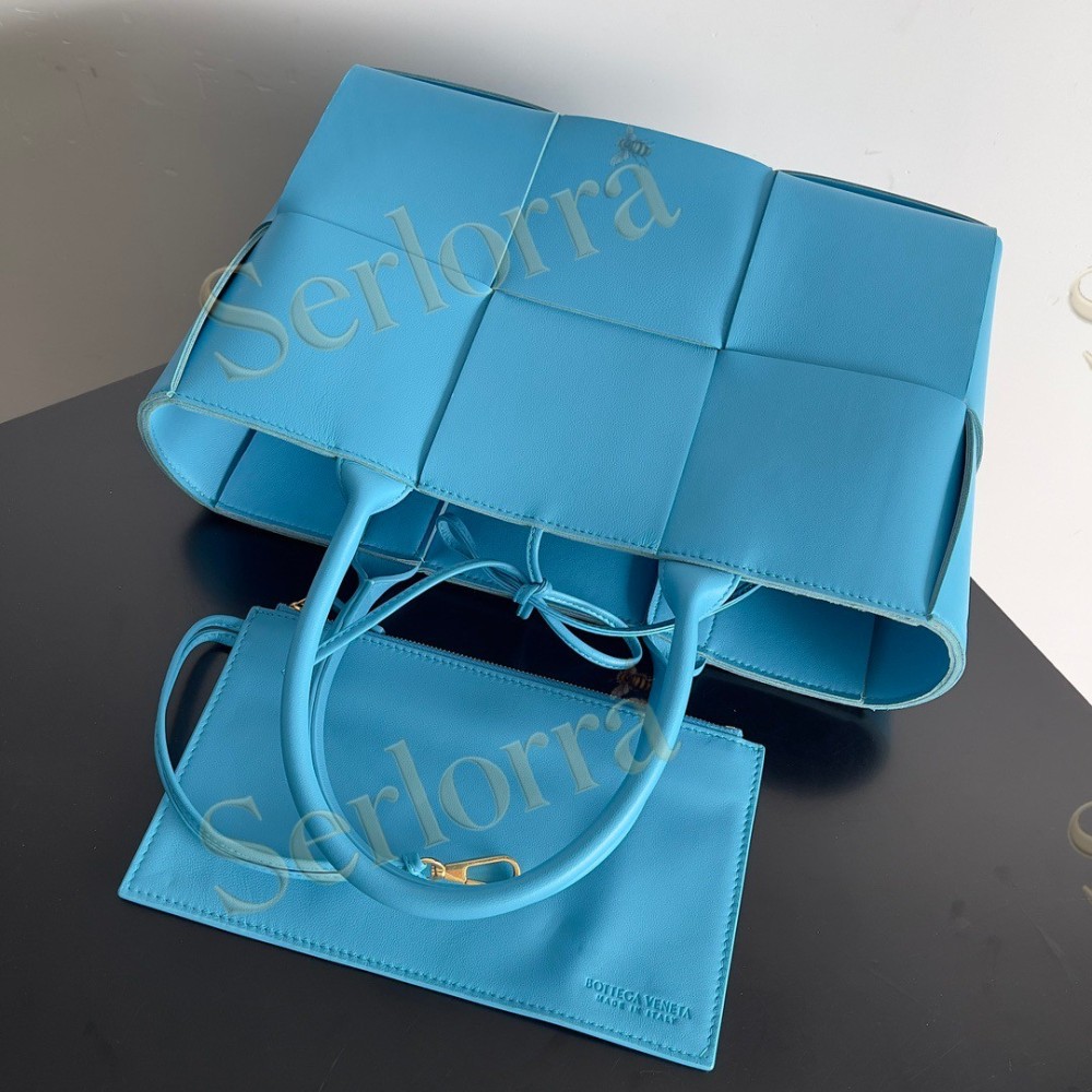 BOTTEGA VENETA ARCO TOTE