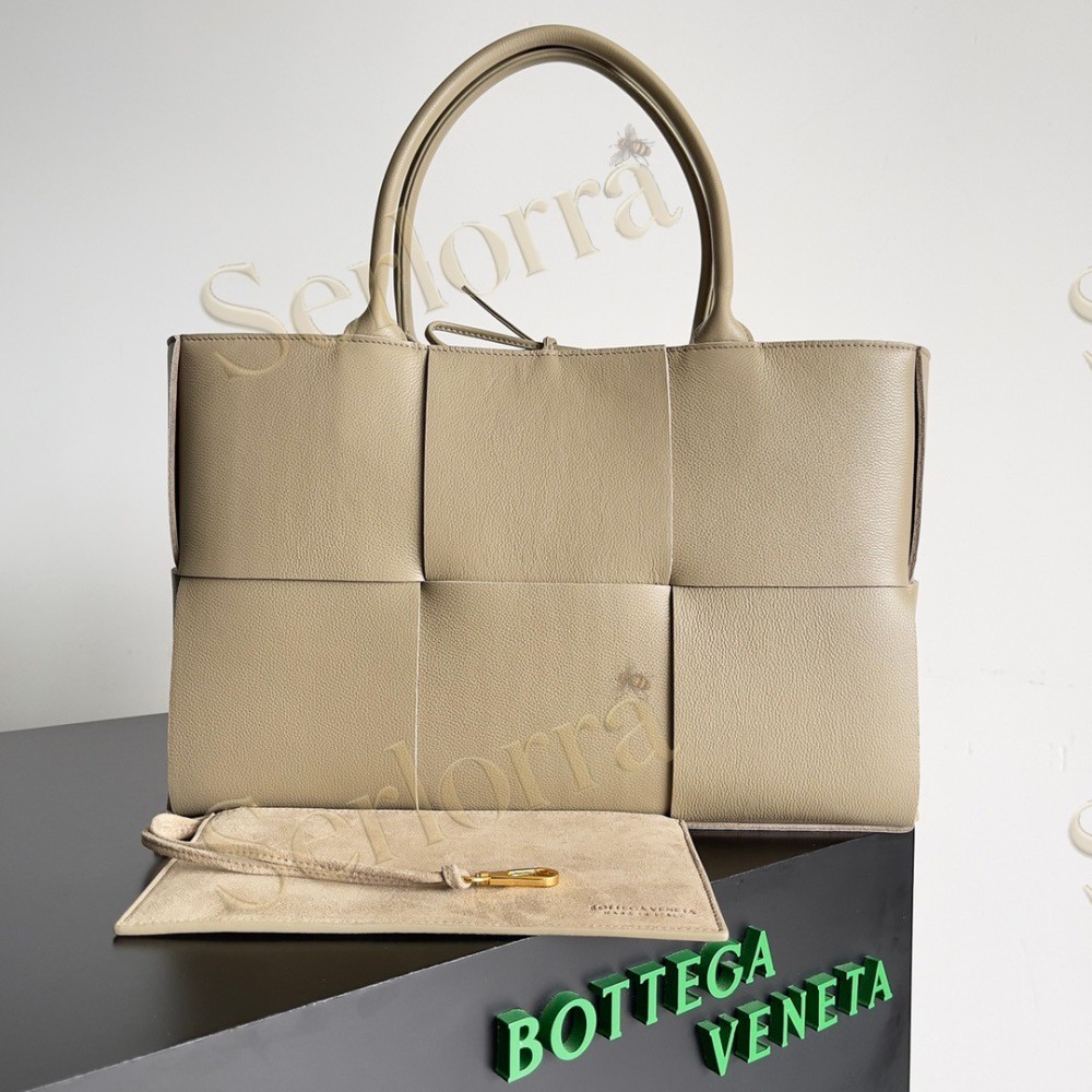 BOTTEGA VENETA ARCO TOTE
