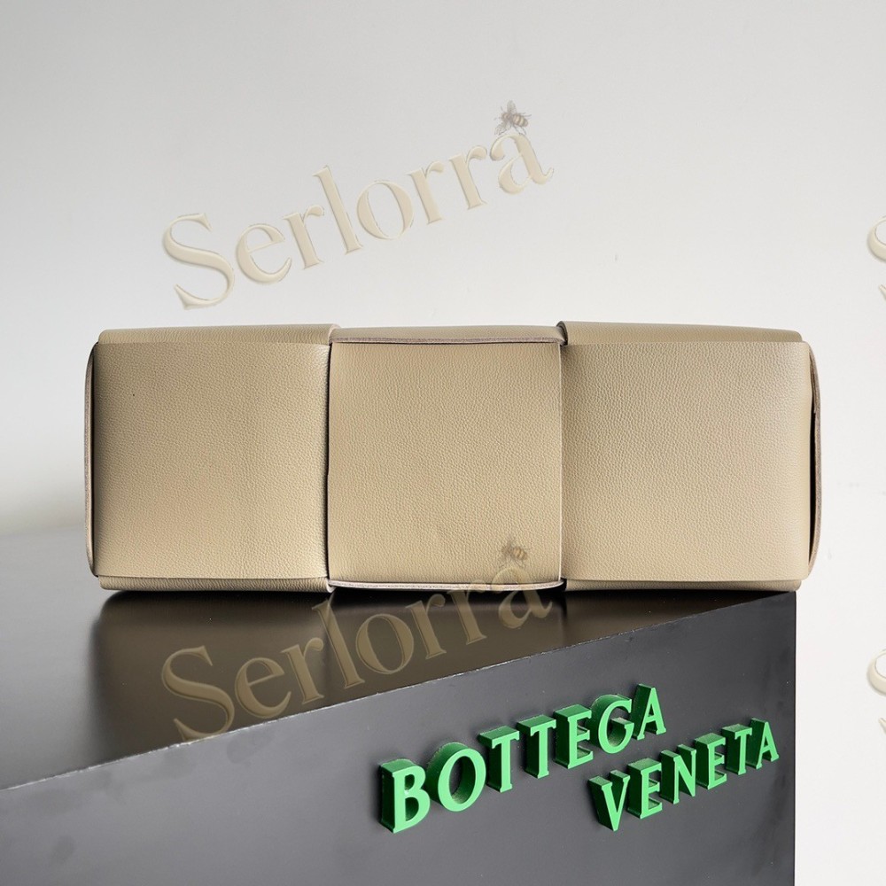 BOTTEGA VENETA ARCO TOTE
