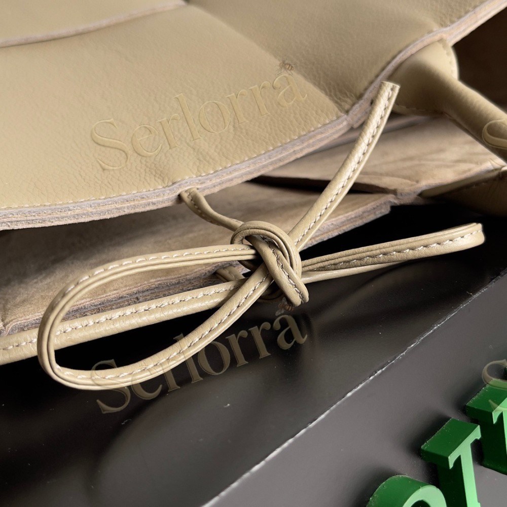 BOTTEGA VENETA ARCO TOTE