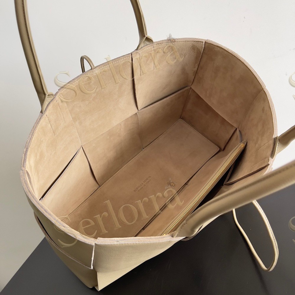 BOTTEGA VENETA ARCO TOTE