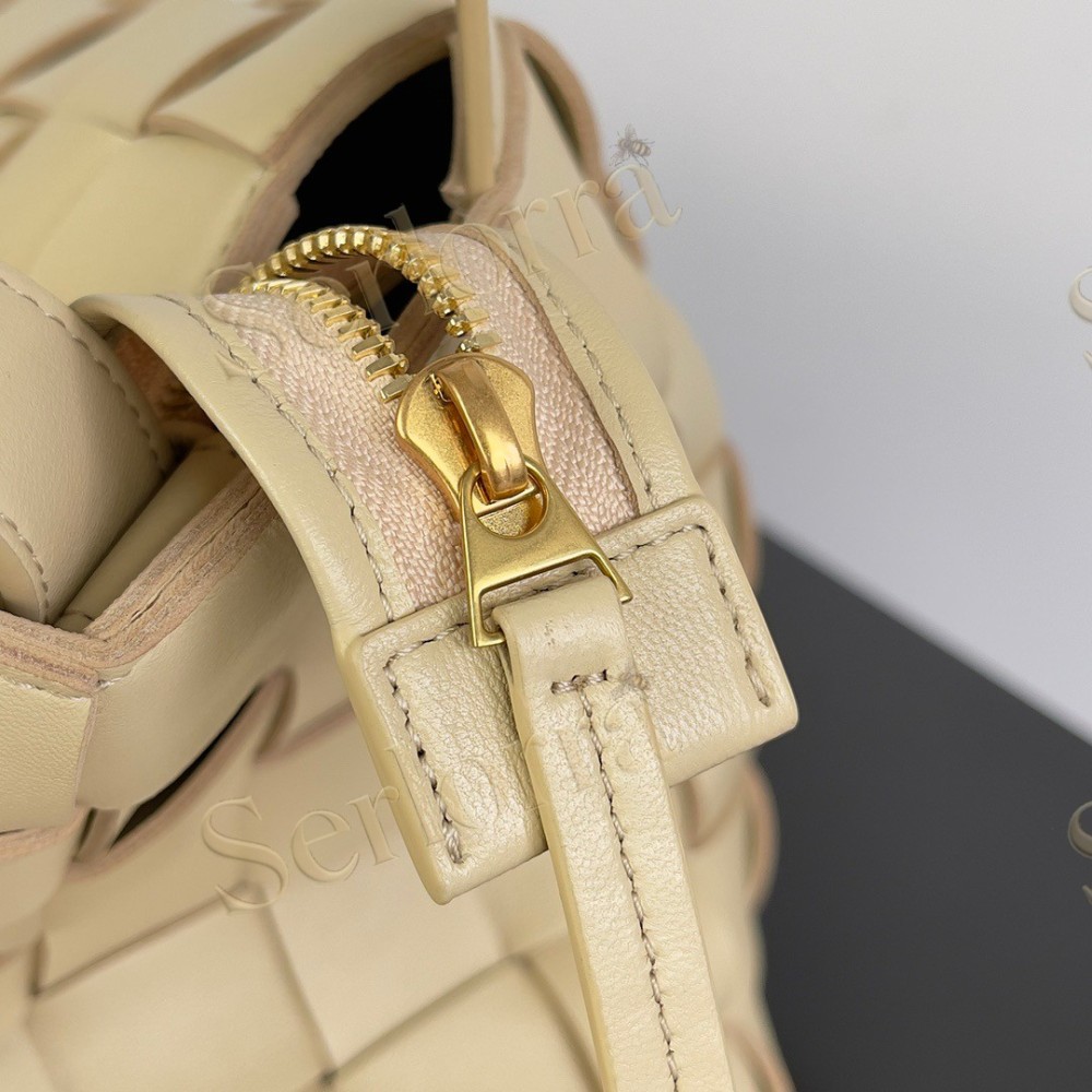 BOTTEGA VENETA CASSETTE