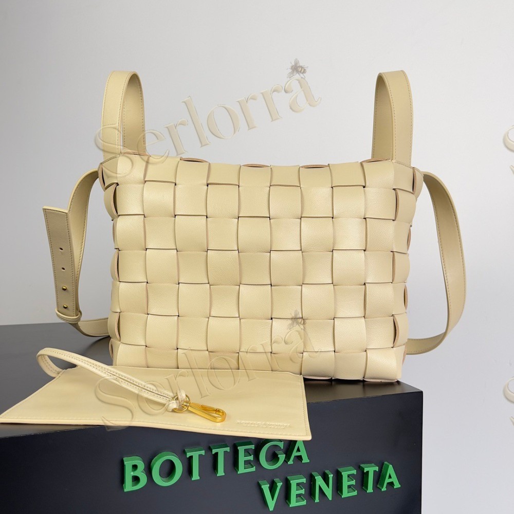 BOTTEGA VENETA CASSETTE